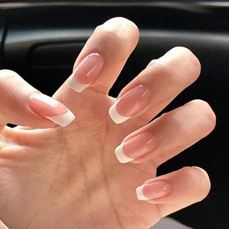 24Pcs New White Daisy Fake Nails Short Simple Detachable Wearable Armor Wearing Reusable False Nails Ballerina Press on Nail Set