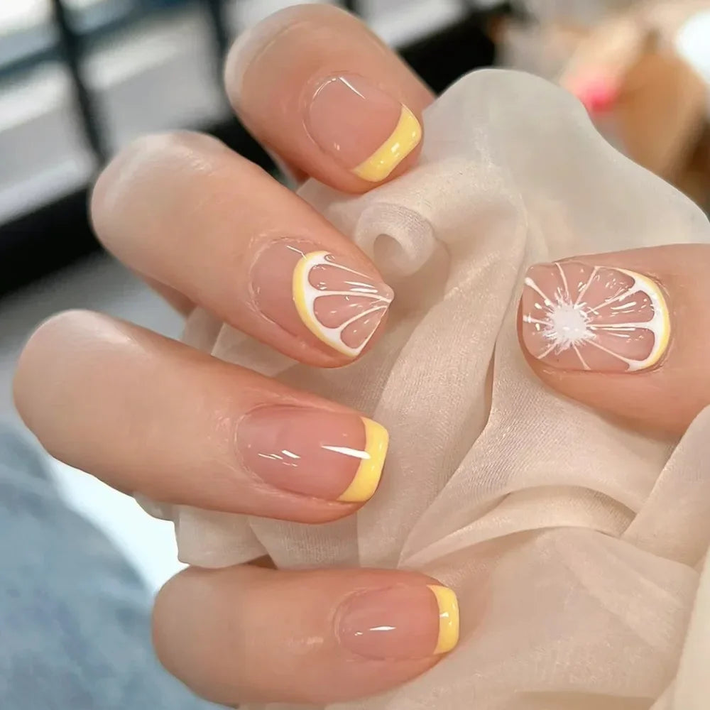 24Pcs New White Daisy Fake Nails Short Simple Detachable Wearable Armor Wearing Reusable False Nails Ballerina Press on Nail Set