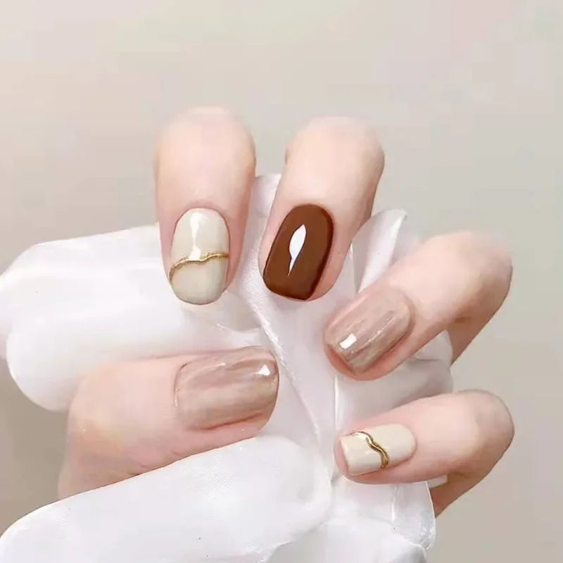 24Pcs New White Daisy Fake Nails Short Simple Detachable Wearable Armor Wearing Reusable False Nails Ballerina Press on Nail Set