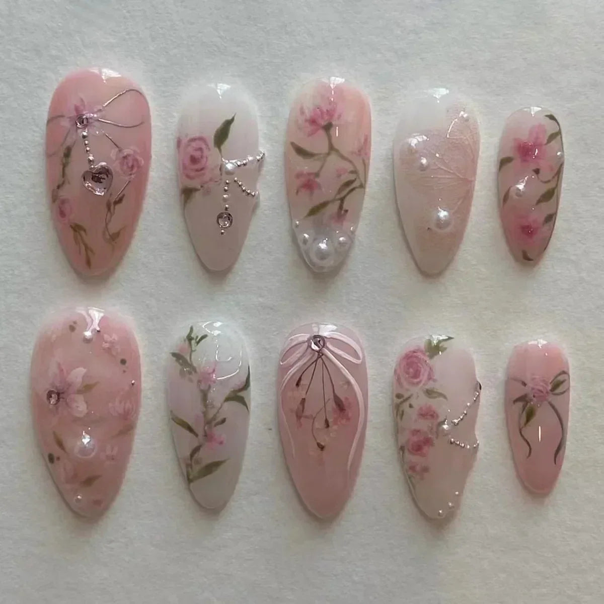24Pcs Almond False Nails Cute Strawberries with French Design Simple White Wearable Fake Nails Decoration Press on Nail Tips Art