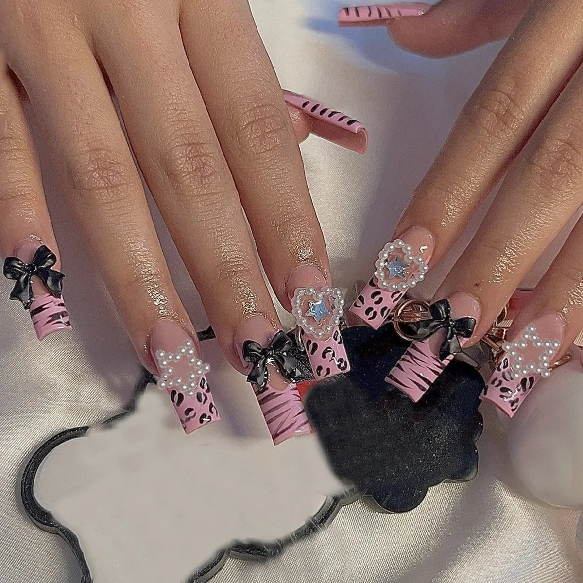 24Pcs Artifical False Nails with Glue Fake Nail Tips with Heart Designs Detachable Press on Nails XLong Finished False Nails tip