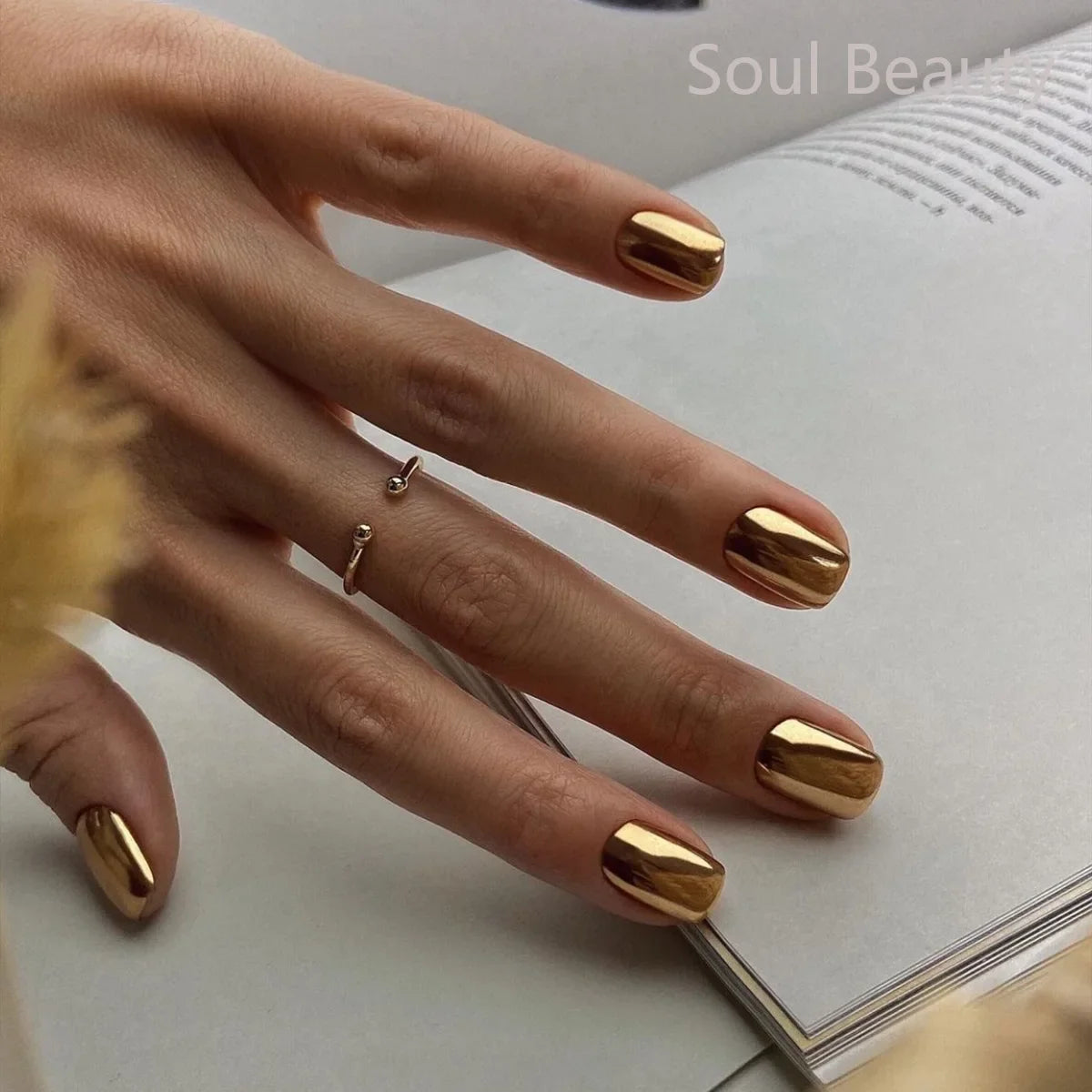 24Pcs Short Square Nude Fake Nails Art White Edge Glossy Artificial French False Nails Removable Full Cover Press on Nail Tips