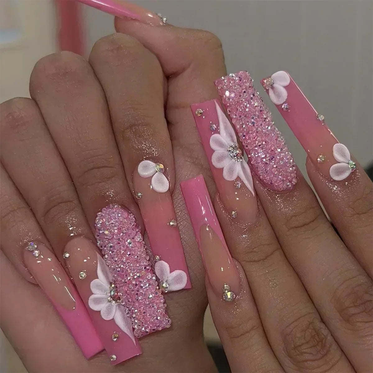 24Pcs Artifical False Nails with Glue Fake Nail Tips with Heart Designs Detachable Press on Nails XLong Finished False Nails tip