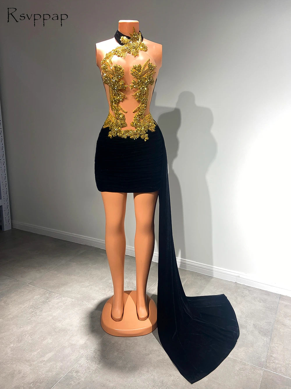 Sexy Women Cocktail Gowns High Neck Luxury Gold Crystals Velvet Mini