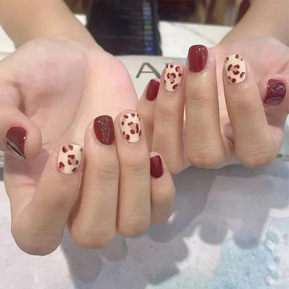 24Pcs New White Daisy Fake Nails Short Simple Detachable Wearable Armor Wearing Reusable False Nails Ballerina Press on Nail Set