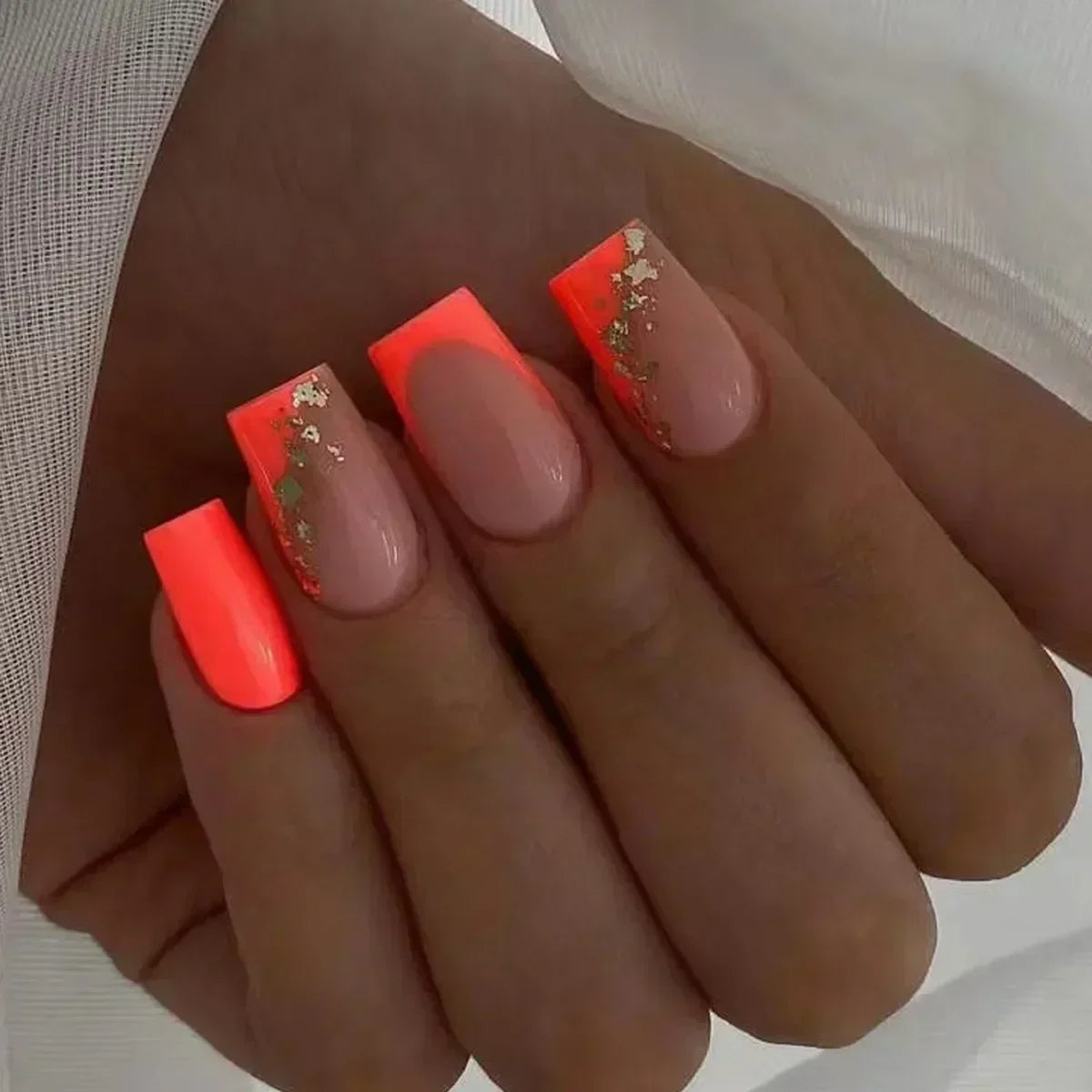 24Pcs Short Square French False Nails with Flower Shiny White Edge Design Pink Glitter Fake Nails Full Cover Press on Nails Tips