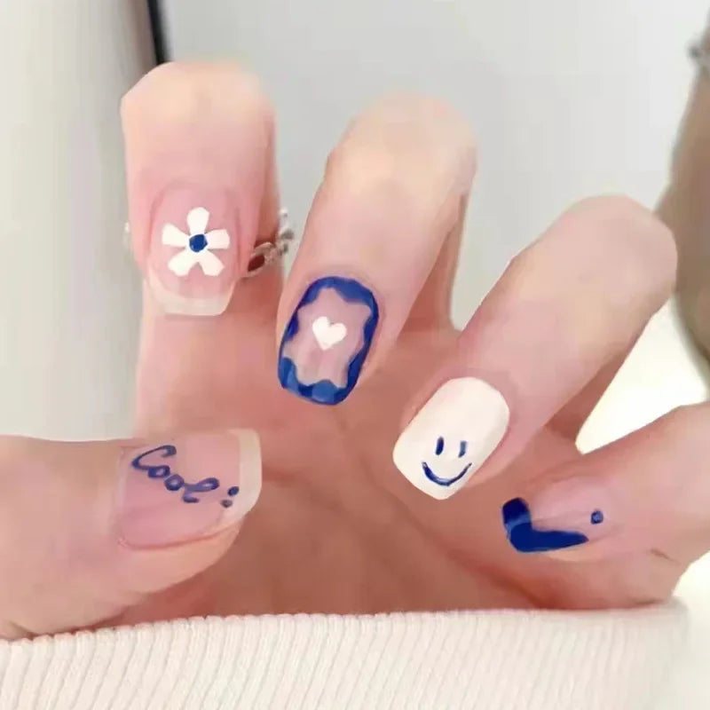 24Pcs New White Daisy Fake Nails Short Simple Detachable Wearable Armor Wearing Reusable False Nails Ballerina Press on Nail Set
