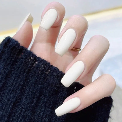 24Pcs New White Daisy Fake Nails Short Simple Detachable Wearable Armor Wearing Reusable False Nails Ballerina Press on Nail Set