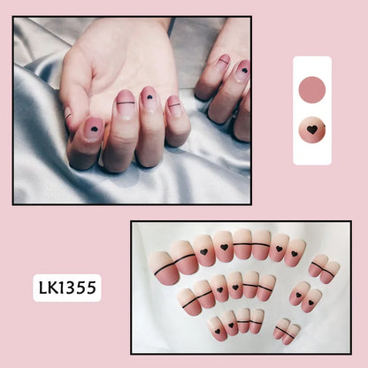 24Pcs New White Daisy Fake Nails Short Simple Detachable Wearable Armor Wearing Reusable False Nails Ballerina Press on Nail Set
