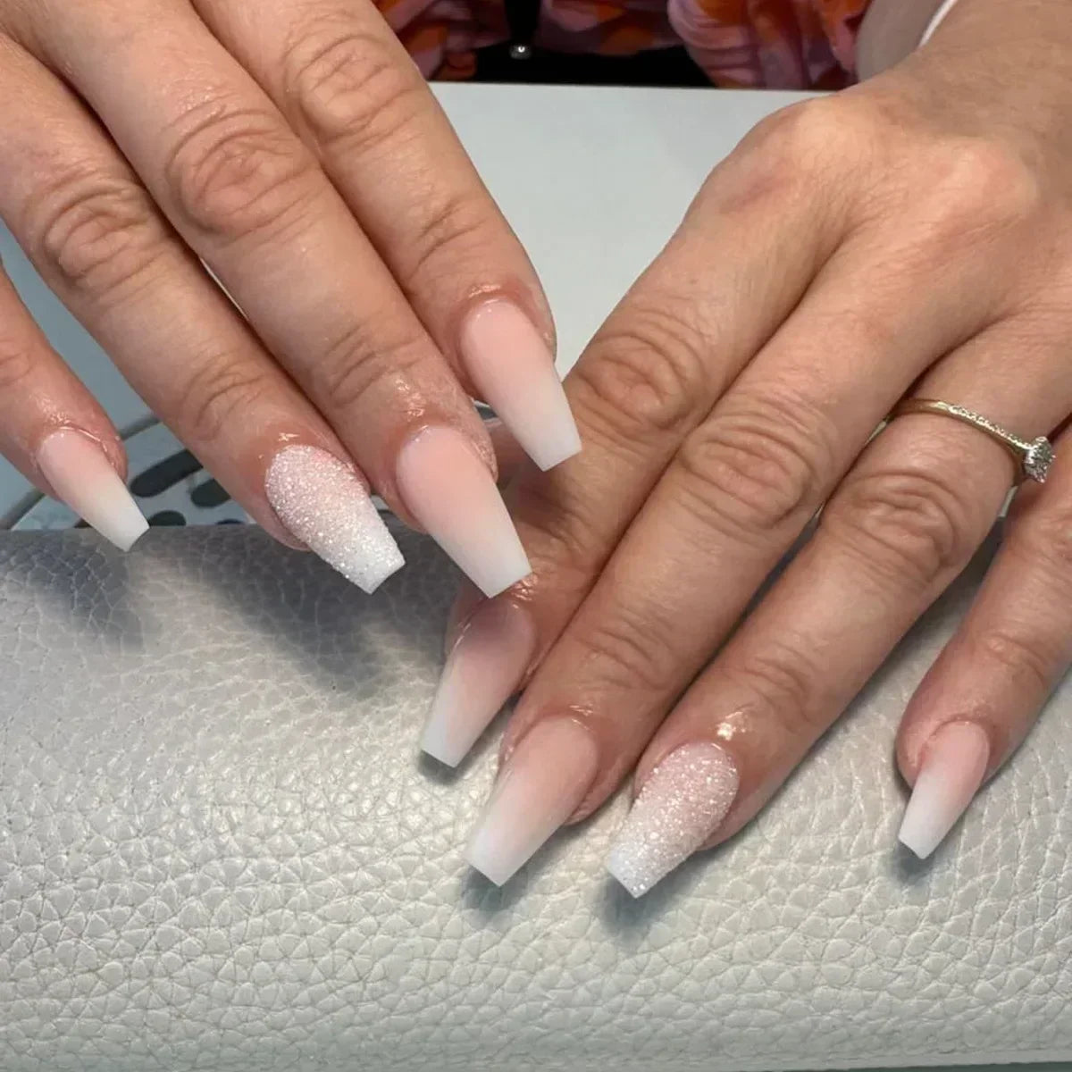24Pcs Medium Short Square False Nails Glittering Nail Art White Wearable Fake Nail Silver French Full Cover Press on Nail Tips