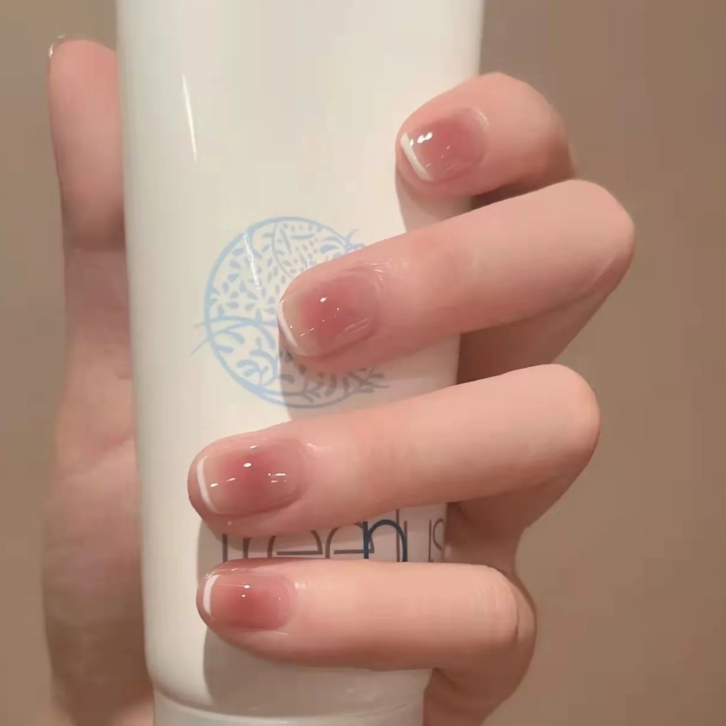 24Pcs New White Daisy Fake Nails Short Simple Detachable Wearable Armor Wearing Reusable False Nails Ballerina Press on Nail Set