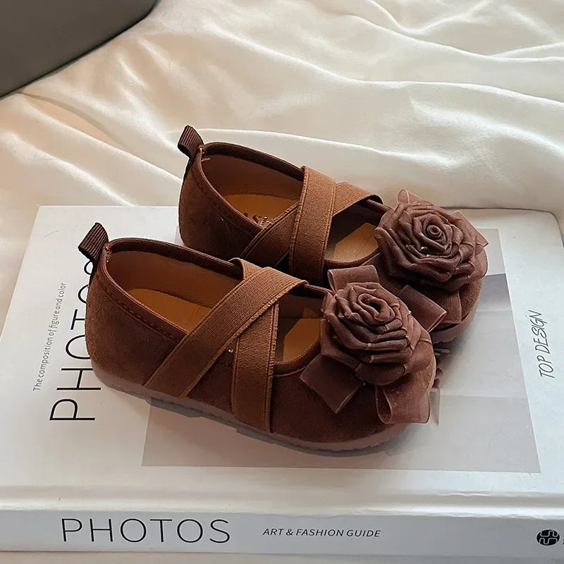 Girls Princess Shoes with Sweet Flowers New Kids Flat Shoes Soft Sole Girls Moccasins Fashion Versatile Dance Shoes Cute