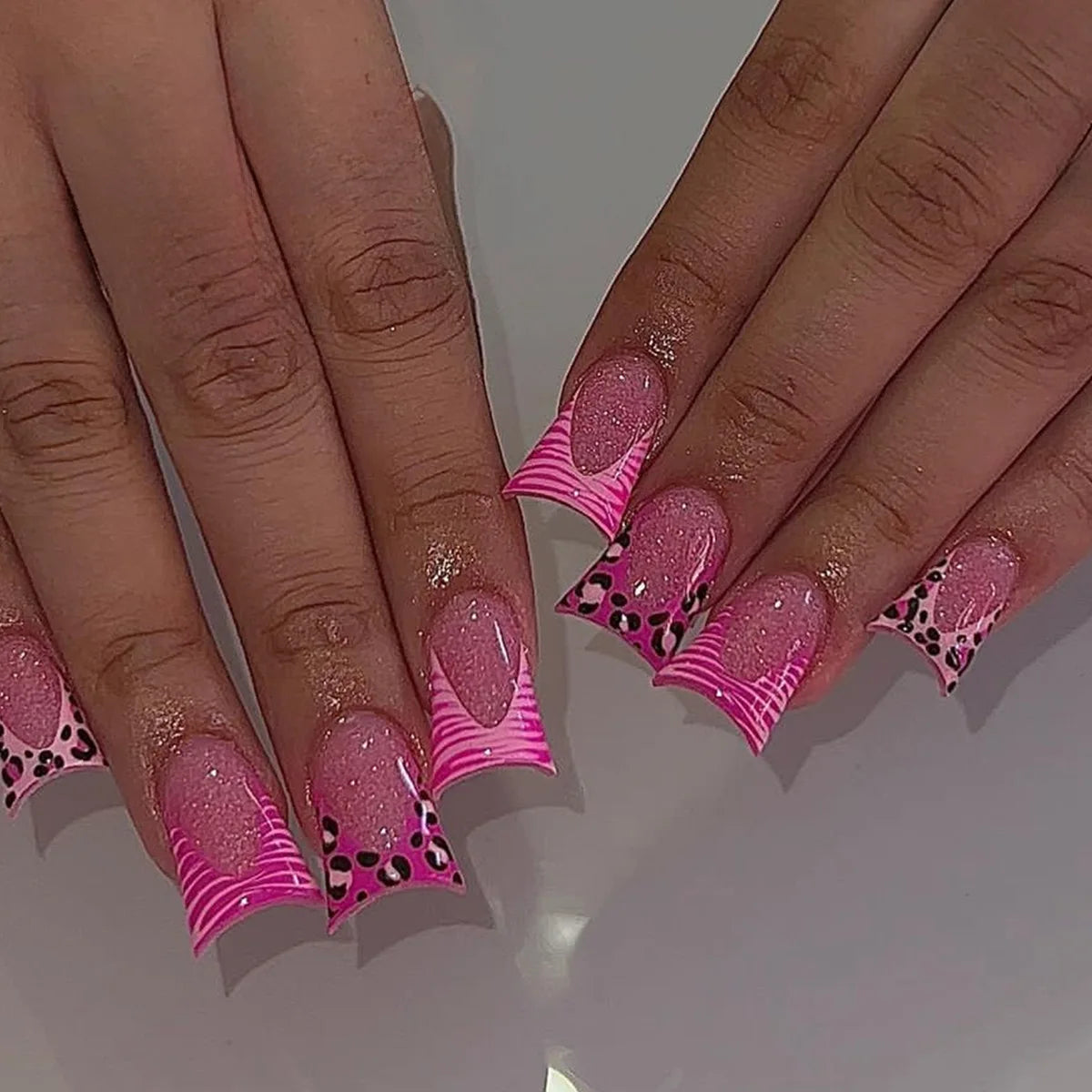 24pcs Duckbill Shaped Fake Nails Gold Butterfly Rhinestone Design False Nail Tips Wearable Full Cover French Press on Nails