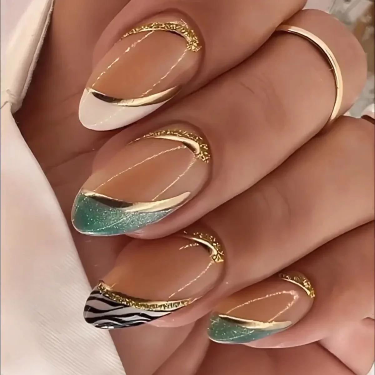 24Pcs Mid-length False Nails with Almond Head Design Brown Gold Lines Fake Nails Oval Wearable French Press on Nail Tips