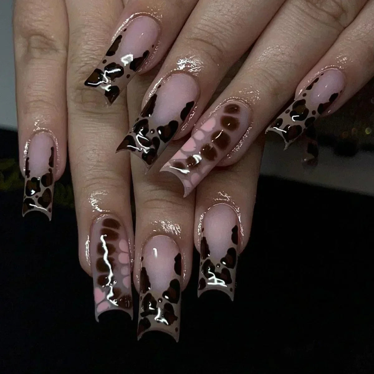 24Pcs Red Heart False Nails Long Luxury with French Design Rhinestone Wearable Fake Nail Simple Decoration Press on Nail Tips