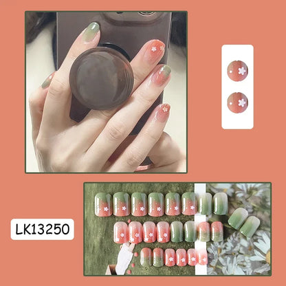 24Pcs New White Daisy Fake Nails Short Simple Detachable Wearable Armor Wearing Reusable False Nails Ballerina Press on Nail Set