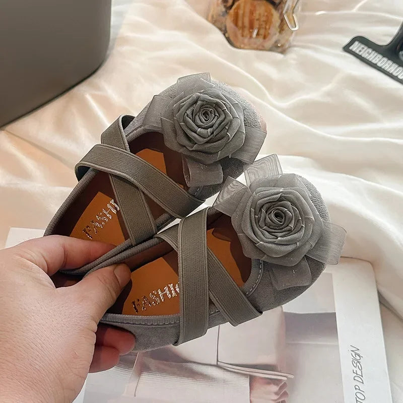 Girls Princess Shoes with Sweet Flowers New Kids Flat Shoes Soft Sole Girls Moccasins Fashion Versatile Dance Shoes Cute