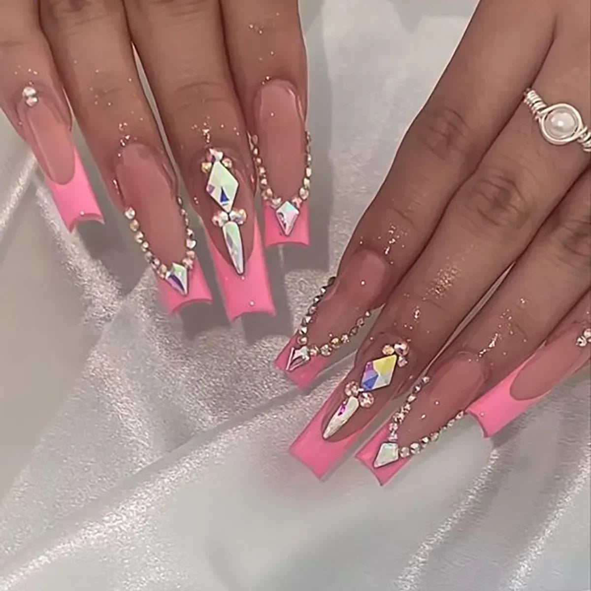 24Pcs Red Heart False Nails Long Luxury with French Design Rhinestone Wearable Fake Nail Simple Decoration Press on Nail Tips