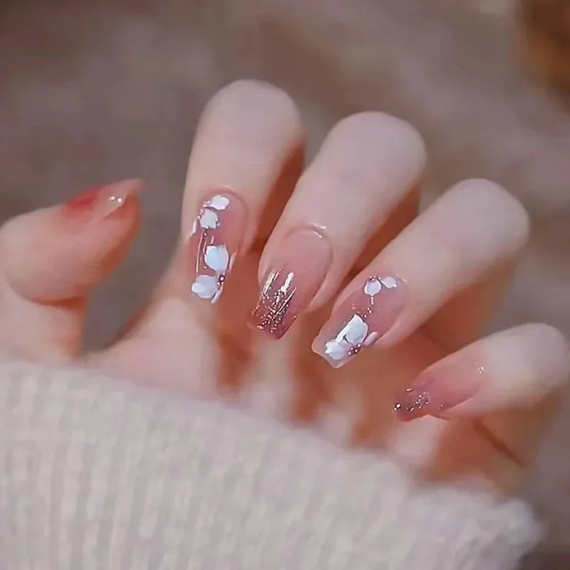 24Pcs New White Daisy Fake Nails Short Simple Detachable Wearable Armor Wearing Reusable False Nails Ballerina Press on Nail Set