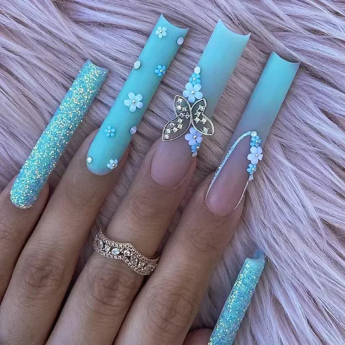 24Pcs Artifical False Nails with Glue Fake Nail Tips with Heart Designs Detachable Press on Nails XLong Finished False Nails tip