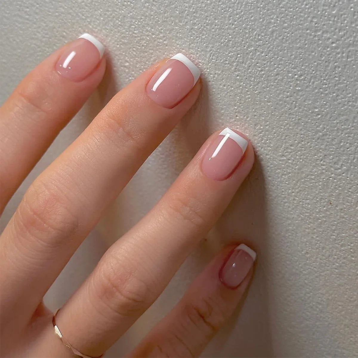 24Pcs Short Square Nude Fake Nails Art White Edge Glossy Artificial French False Nails Removable Full Cover Press on Nail Tips