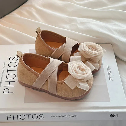Girls Princess Shoes with Sweet Flowers New Kids Flat Shoes Soft Sole Girls Moccasins Fashion Versatile Dance Shoes Cute